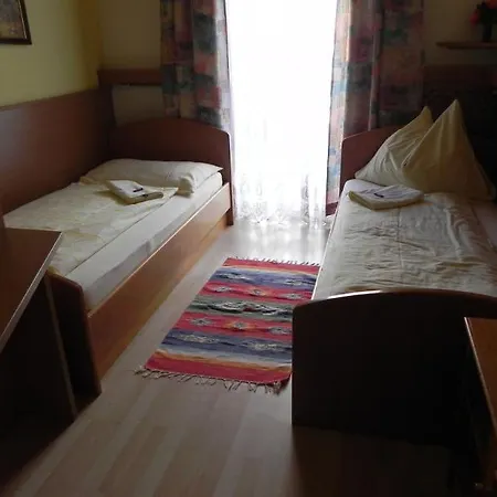 Kirchenwirt Otel Sankt Johann am Tauern